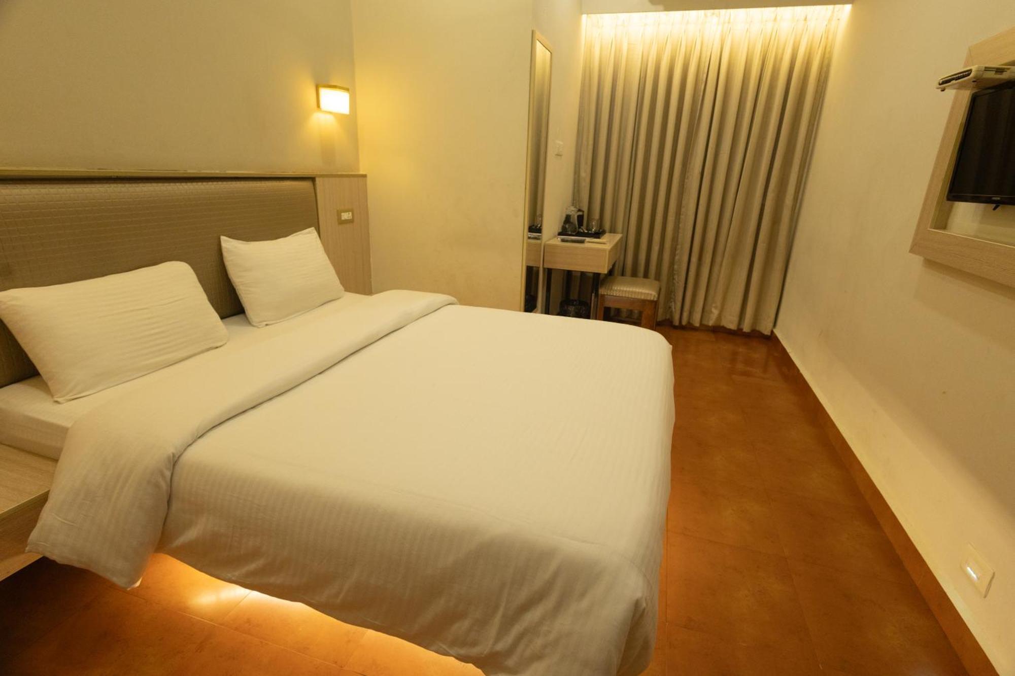 The Nisha Continental Villa Kottayam Bagian luar foto