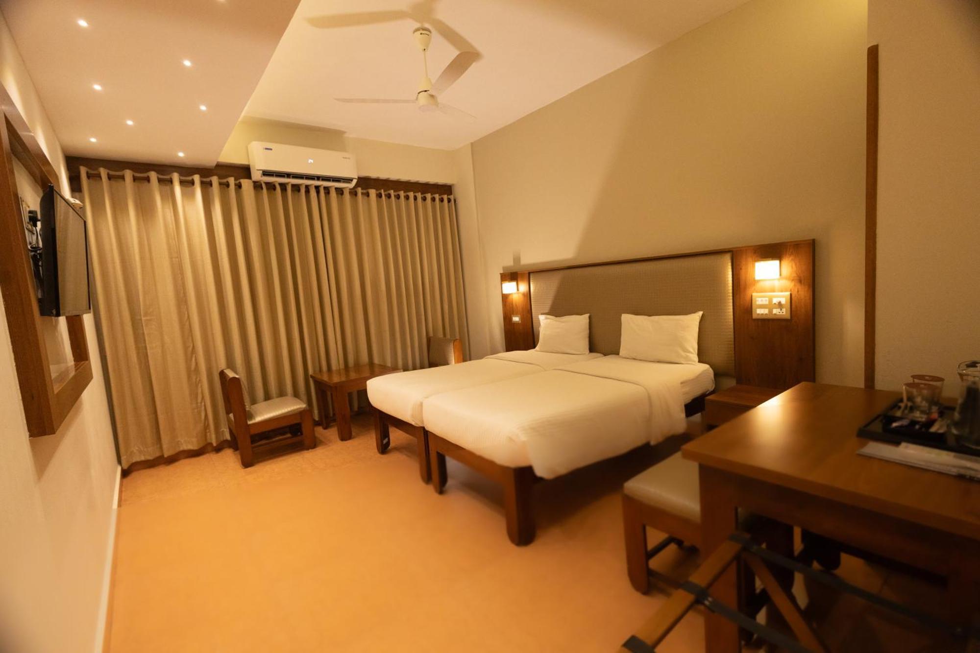 The Nisha Continental Villa Kottayam Bagian luar foto