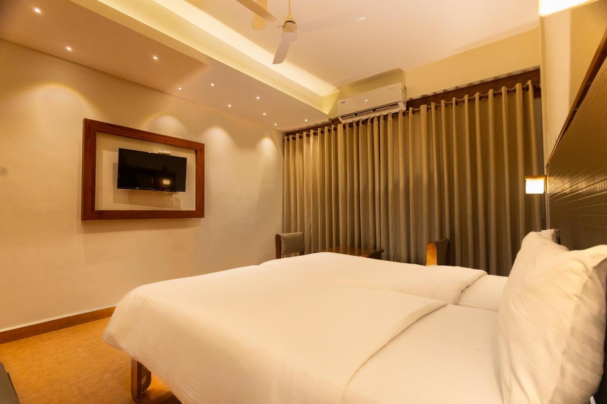The Nisha Continental Villa Kottayam Bagian luar foto